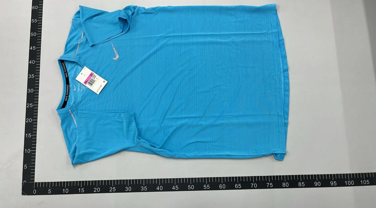 Nike miller : shirt en broekje, maat M, past ook Lnieuw, Nieuw, Algemeen, Verzenden, Maat 48/50 (M)