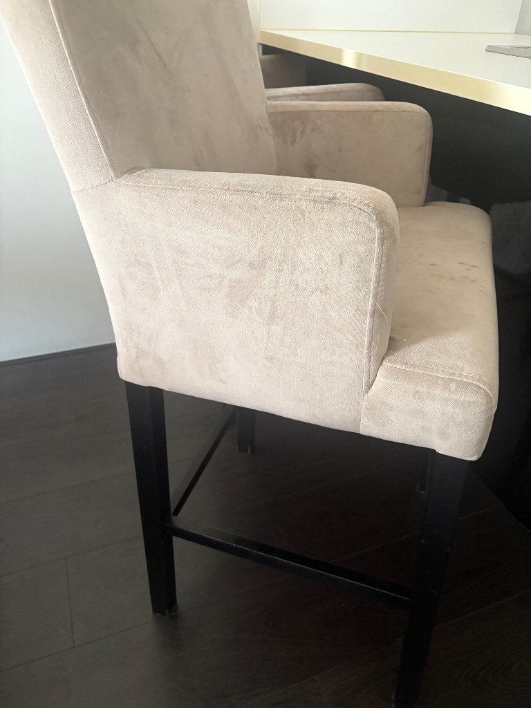 Rofrah barkrukken velours licht beige, Huis en Inrichting, Barkrukken, Gebruikt, 60 tot 90 cm, Hout, 2 krukken, Ophalen