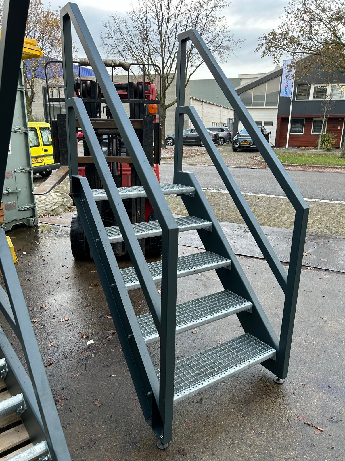 Stalen trap met groene verf, Doe-het-zelf en Verbouw, Ophalen, Gebruikt, Trap, 2 tot 4 meter