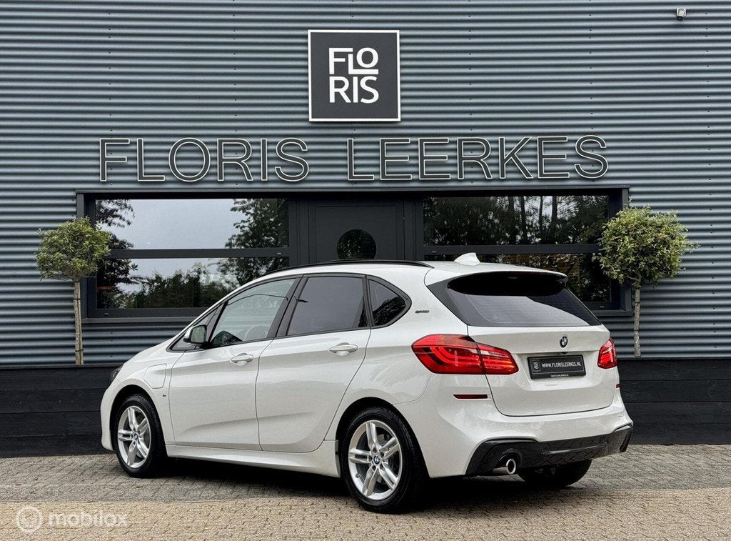 BMW 2-serie Active Tourer 225xe | Pano | Zwart Leer | Trekha, Auto's, Automaat, 136 pk, Gebruikt, Wit