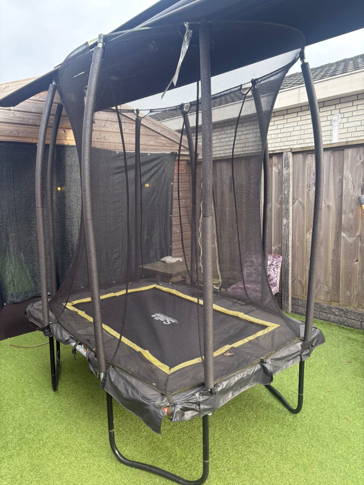 Trampoline, Ophalen, Zo goed als nieuw