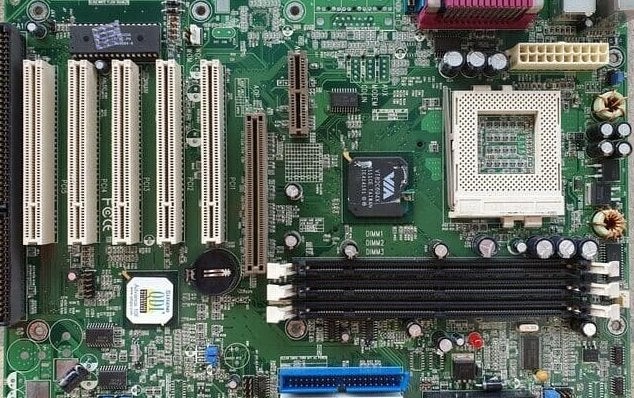 GEVRAAGD Moederbord met LGA775 socket cpu-aansluiting., Computers en Software, Moederborden, Ophalen of Verzenden, Socket 775