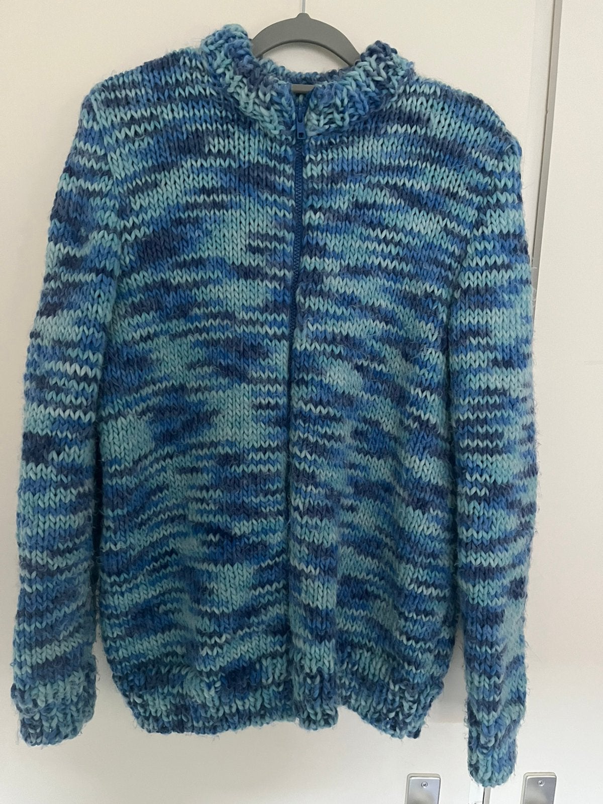 Handgemaakt gebreid wollen vest blauw met rits maat 38/40, Kleding | Dames, Truien en Vesten, Ophalen of Verzenden, Zo goed als nieuw