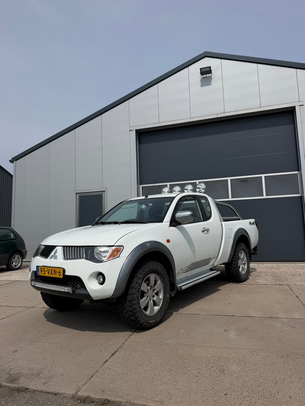 Mitsubishi L200 2.5 D Club CAB 4WD Intense 2008, 2700 kg, 1780 kg, 4 cilinders, Electronic Stability Program (ESP)