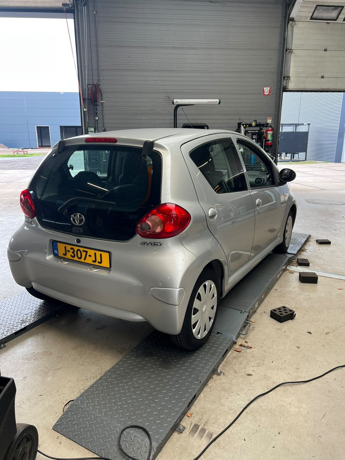 Foto 3 van Toyota Aygo 1.0 12V Vvt-i 5DRS 2006 Grijs