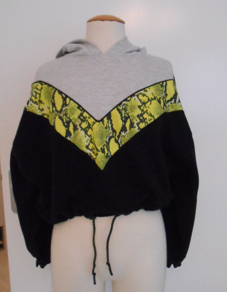 Bershka hoodie grijs/zwart/geel mt M, Maat 38/40 (M), Zo goed als nieuw, Grijs, Bershka