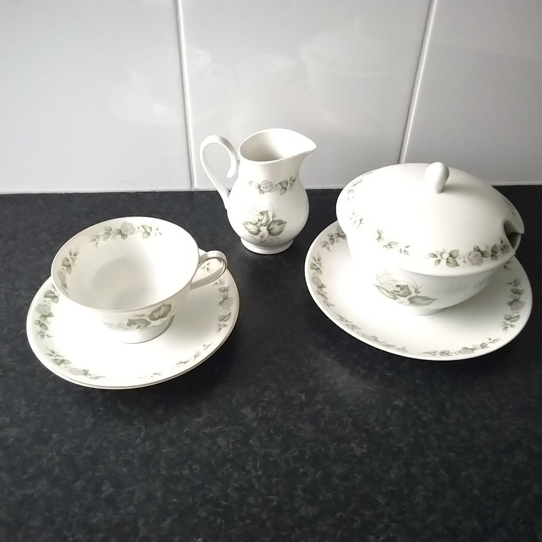 Krautheim set: kop en schotel, melkkannetje, sauskom, Ophalen of Verzenden