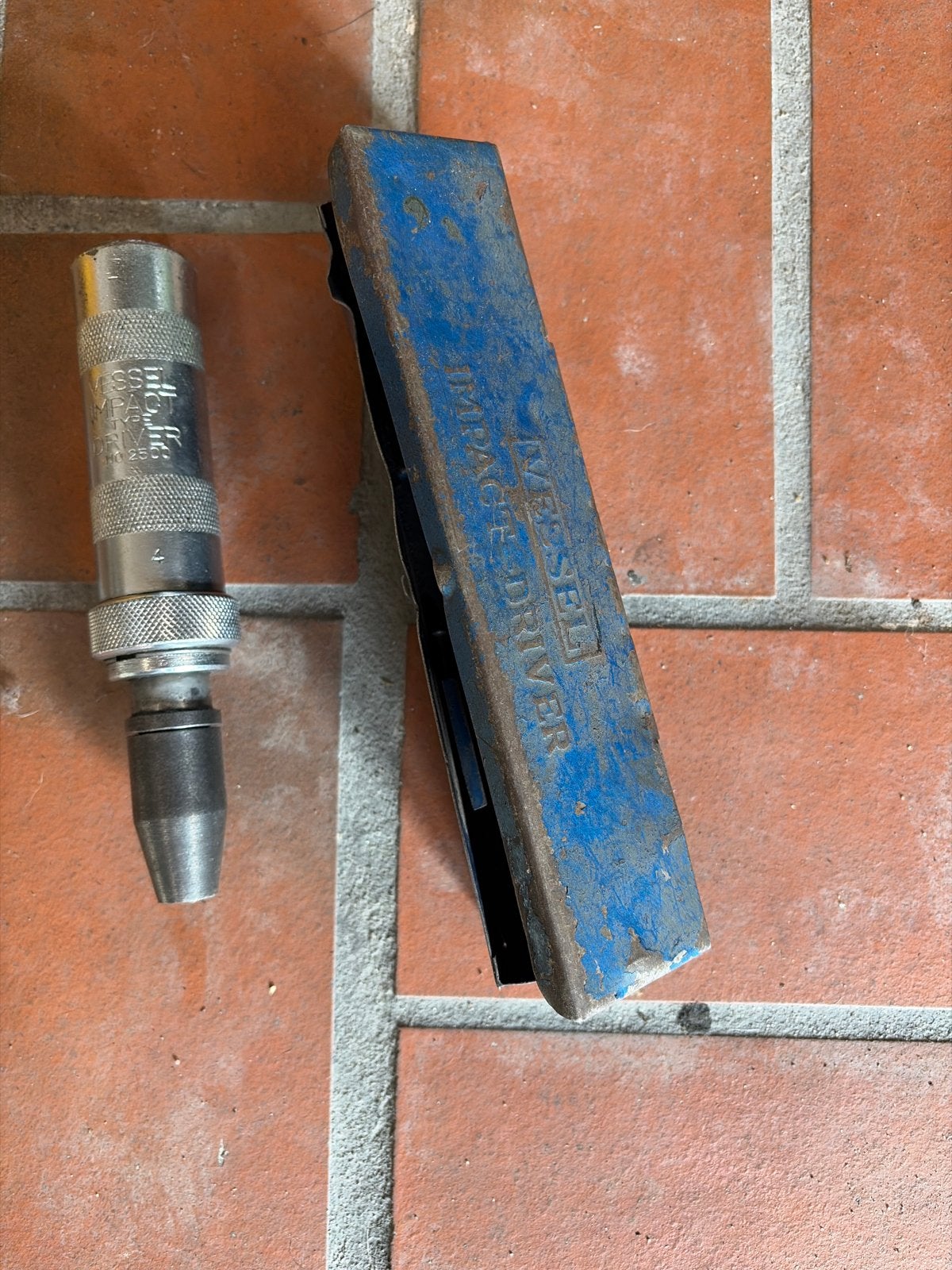 Slagschroevendraaier met opbergdoos, Ophalen of Verzenden, Gebruikt, Schroevendraaier, Overige merken
