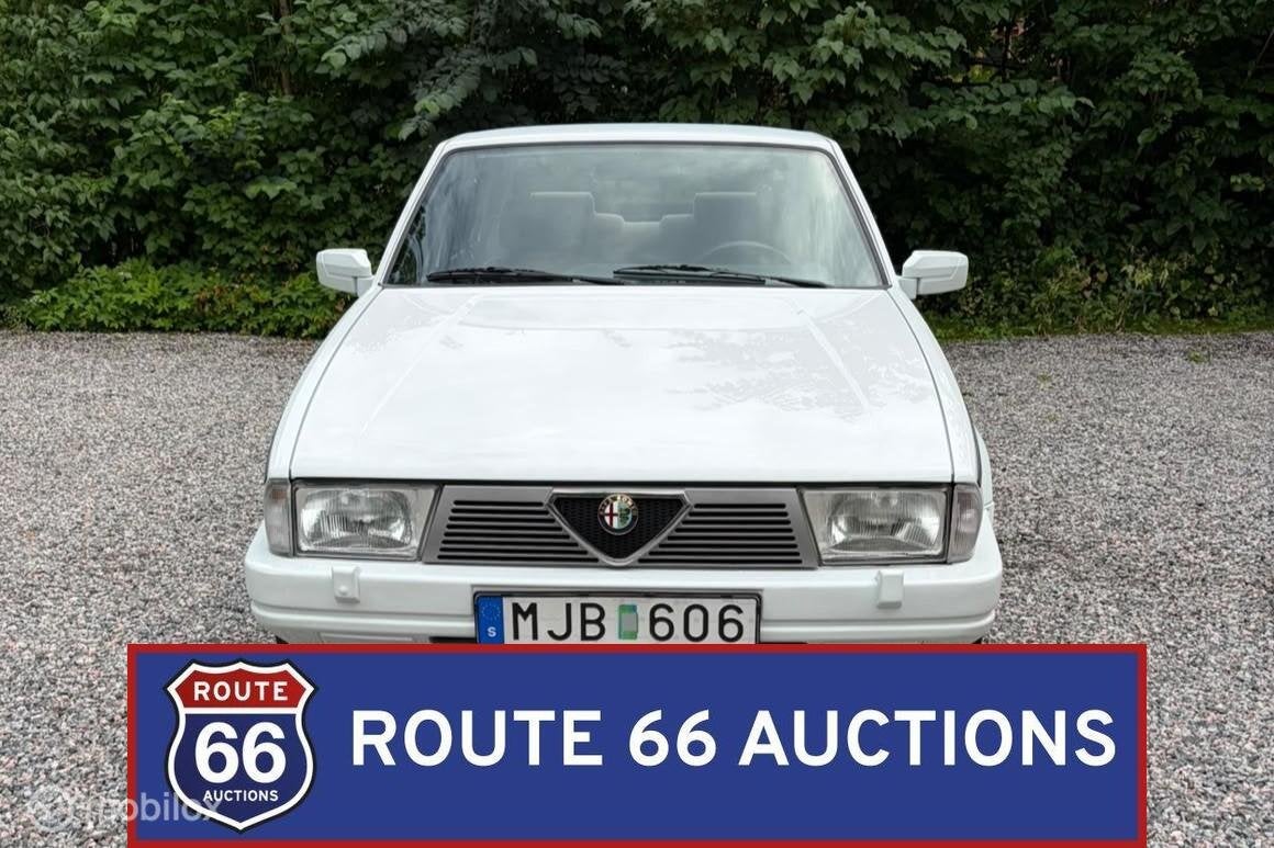 Alfa Romeo 75 | 1986 | Route 66 Auctions, Auto's, Oldtimers, Overige carrosserieën, Zwart, Bedrijf, Handgeschakeld