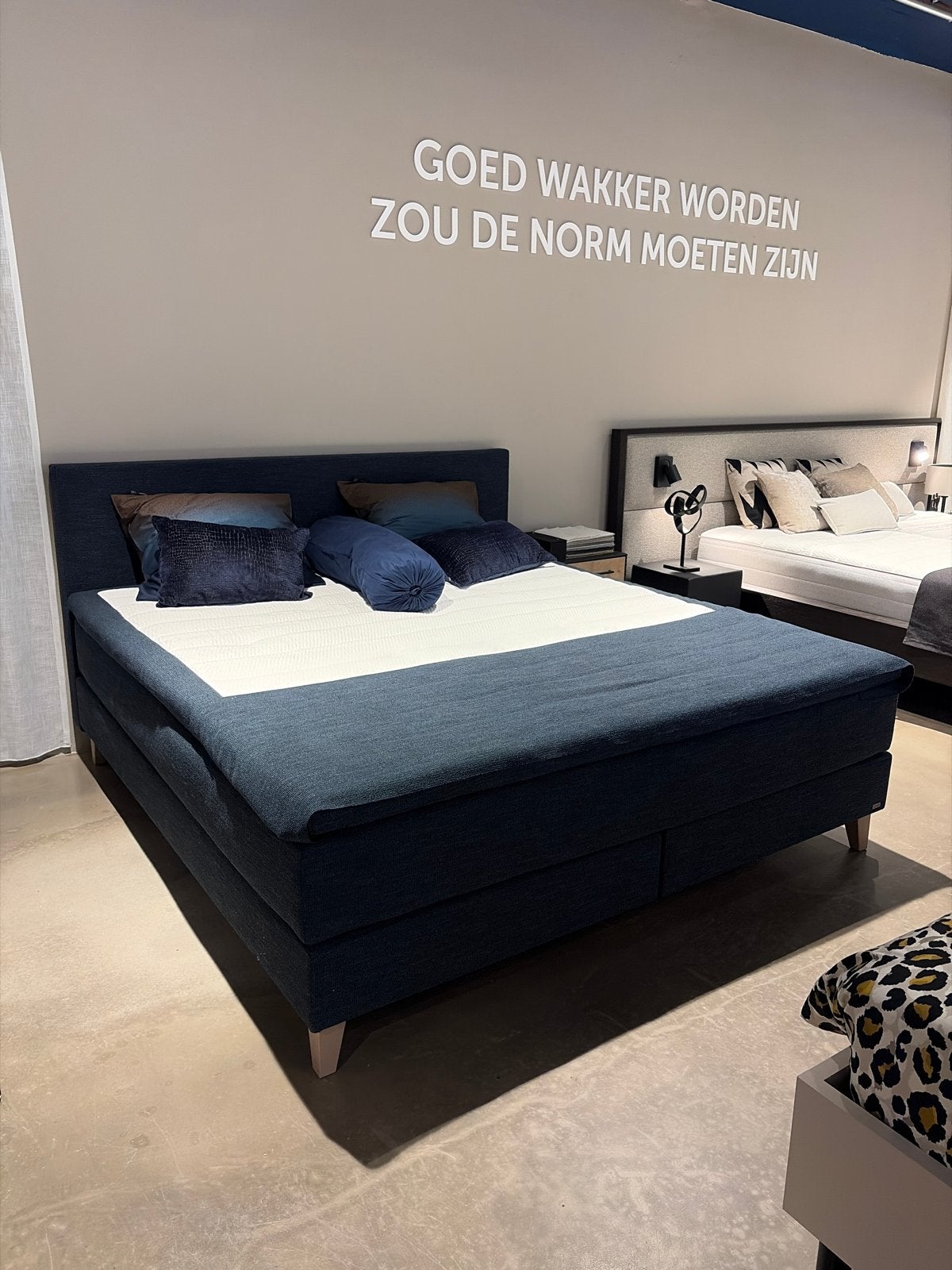 Equilli boxspring 200x210 showroommodel, Huis en Inrichting, Slaapkamer | Boxsprings, Ophalen, Blauw, 210 cm, 180 cm