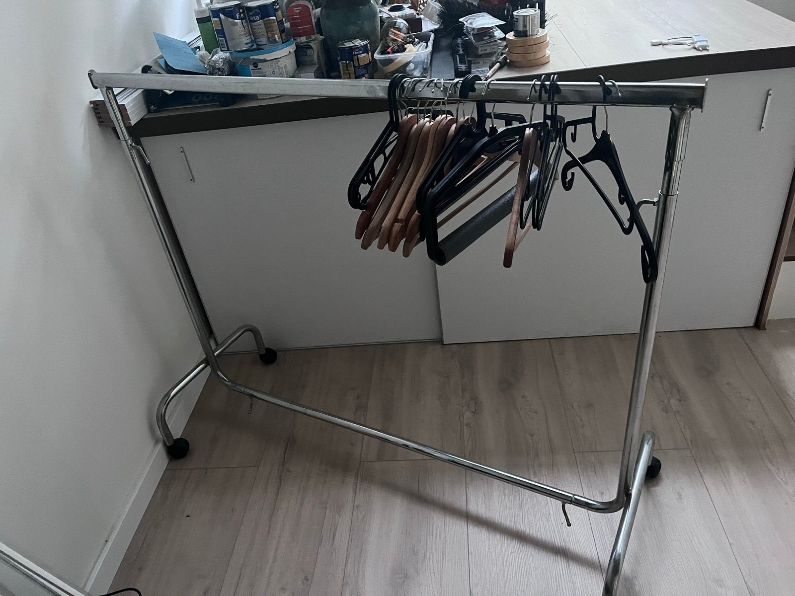 Verstelbaar Kledingrek met Wielen - Handig en Mobiel, Ophalen, Met wielen, Gebruikt