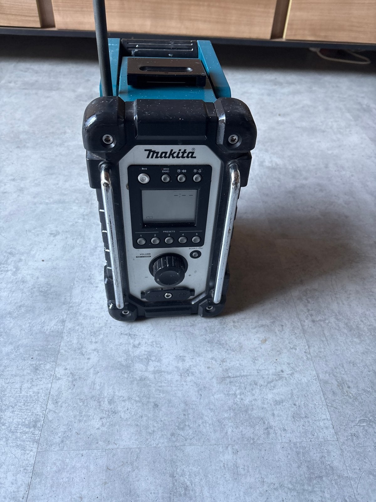 Makita DMR107 Bouwradio - Robuust en Betrouwbaar, Ophalen of Verzenden, Gebruikt, Bouwradio