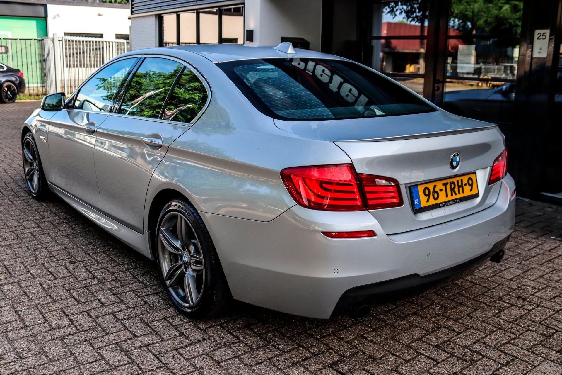 BMW 5-serie 535i M-Pakket NAP 2e EIG SOFTCLOSE 360 VOL OPTIE, Auto's, Euro 5, Achterwielaandrijving, Gebruikt, 1675 kg