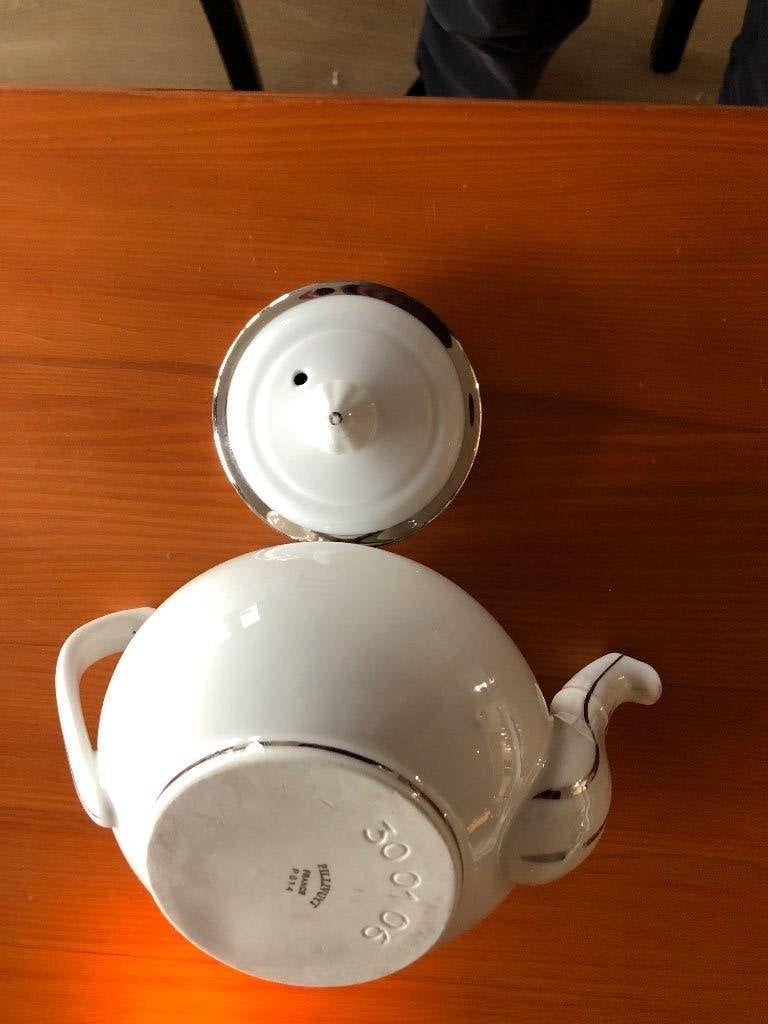 Foto 6 van PILLIVUYT  Prachtige theepot Wit met zilveren rand