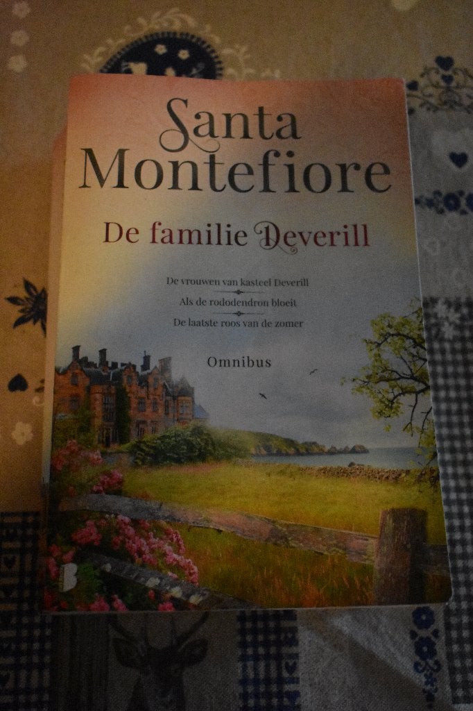 boek van Santa Montefiore/de familie Deverill, 3 delen in 1, Boeken, Ophalen of Verzenden, Zo goed als nieuw, Santa Montefiore