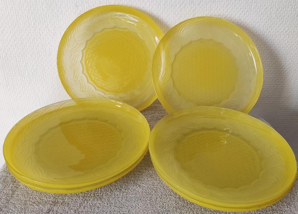 Gele ontbijtbordjes / gebaksbordjes: Pasari Indonesia, Huis en Inrichting, Keuken | Servies, Bord(en), Overige stijlen, Glas, Ophalen of Verzenden