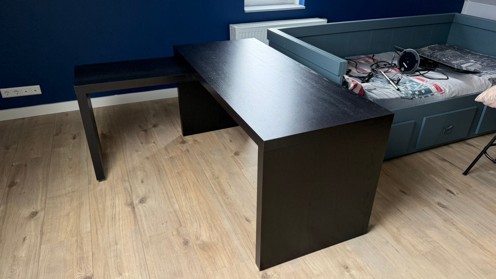 Ikea Malm bureau uittrekbaar 151x65 cm., Ophalen, Zwart, Gebruikt, Kabelgoot