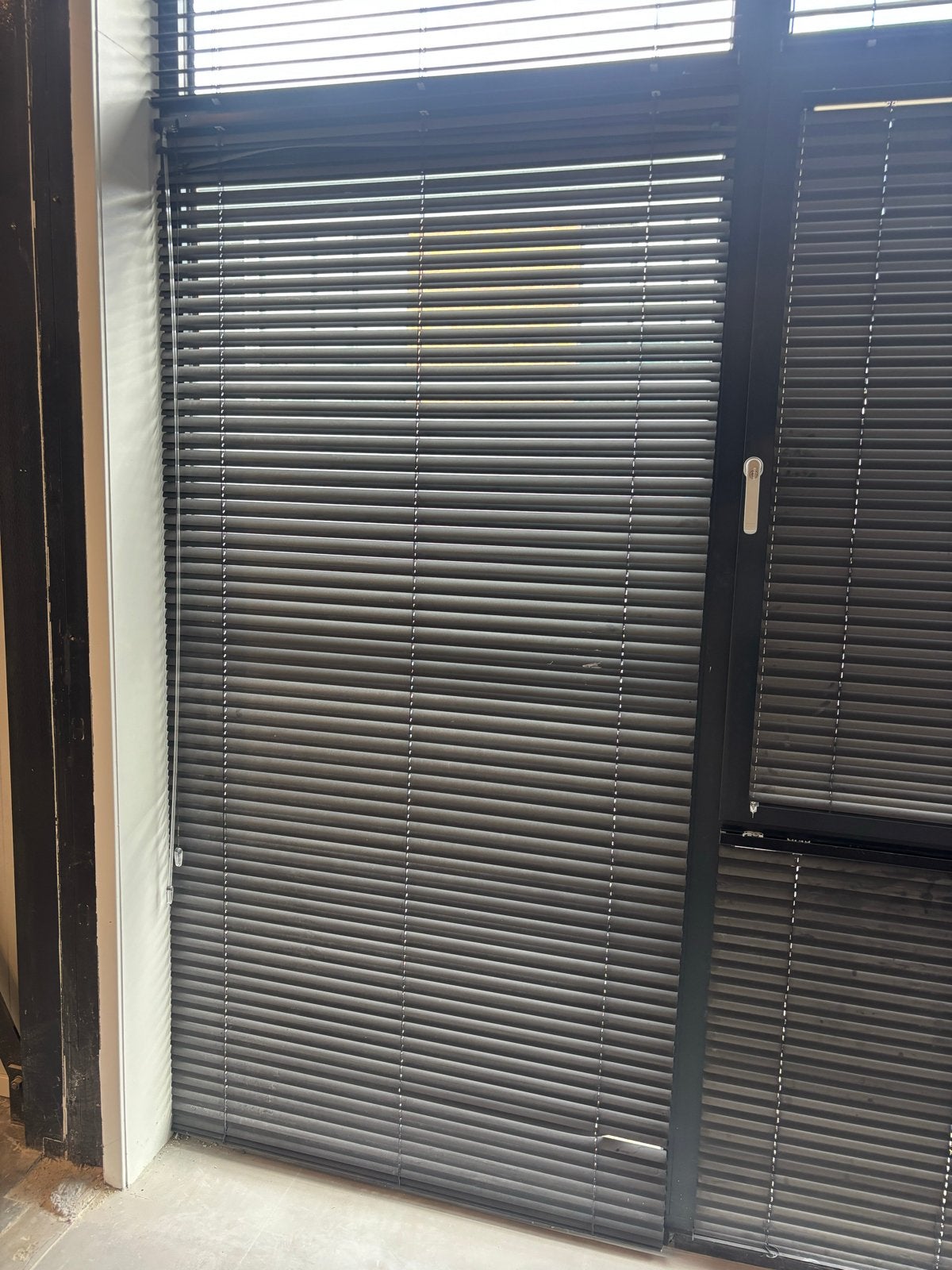 Zwarte horizontale Duette jaloezieën voor ramen en deuren, Ophalen of Verzenden, Gebruikt, Zwart