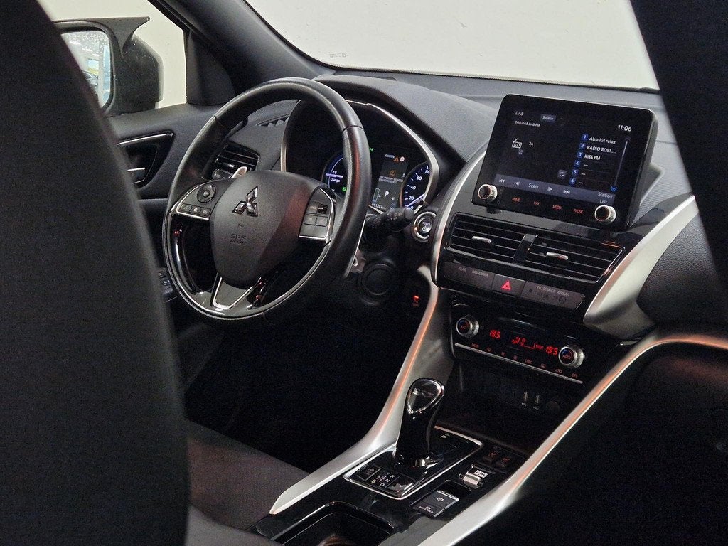 Mitsubishi Eclipse Cross 2.4 PHEV Intense+ TREKHAAK | NAVIGA, Auto's, Mitsubishi, Automaat, 14 kWh, 4 cilinders, Met garantie (alle)