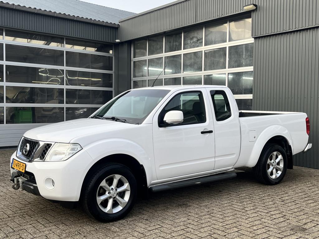Nissan Navara 2.5 dCi SE King Cab Airco Cruise controle Trek, Auto's, Euro 5, Stof, Gebruikt, Wit