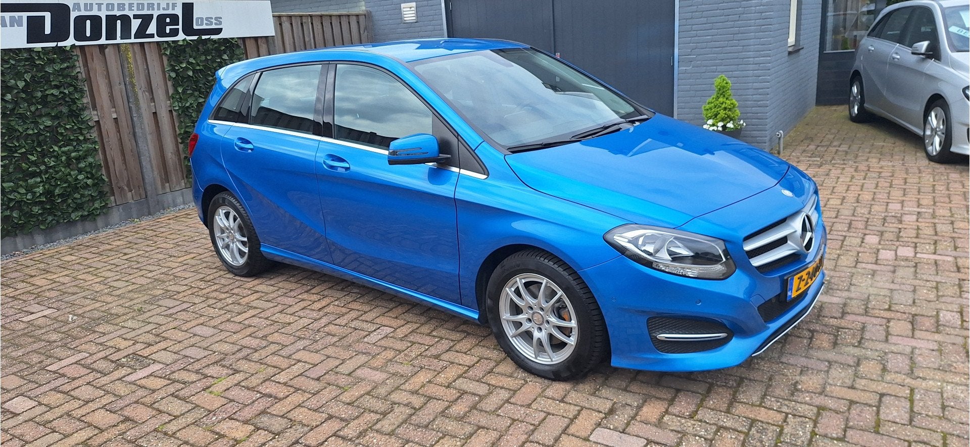 Mercedes-Benz B-Klasse 180 Ambition NAVIGATIE + AIRCO ., Auto's, Voorwielaandrijving, Stof, 4 cilinders, Blauw