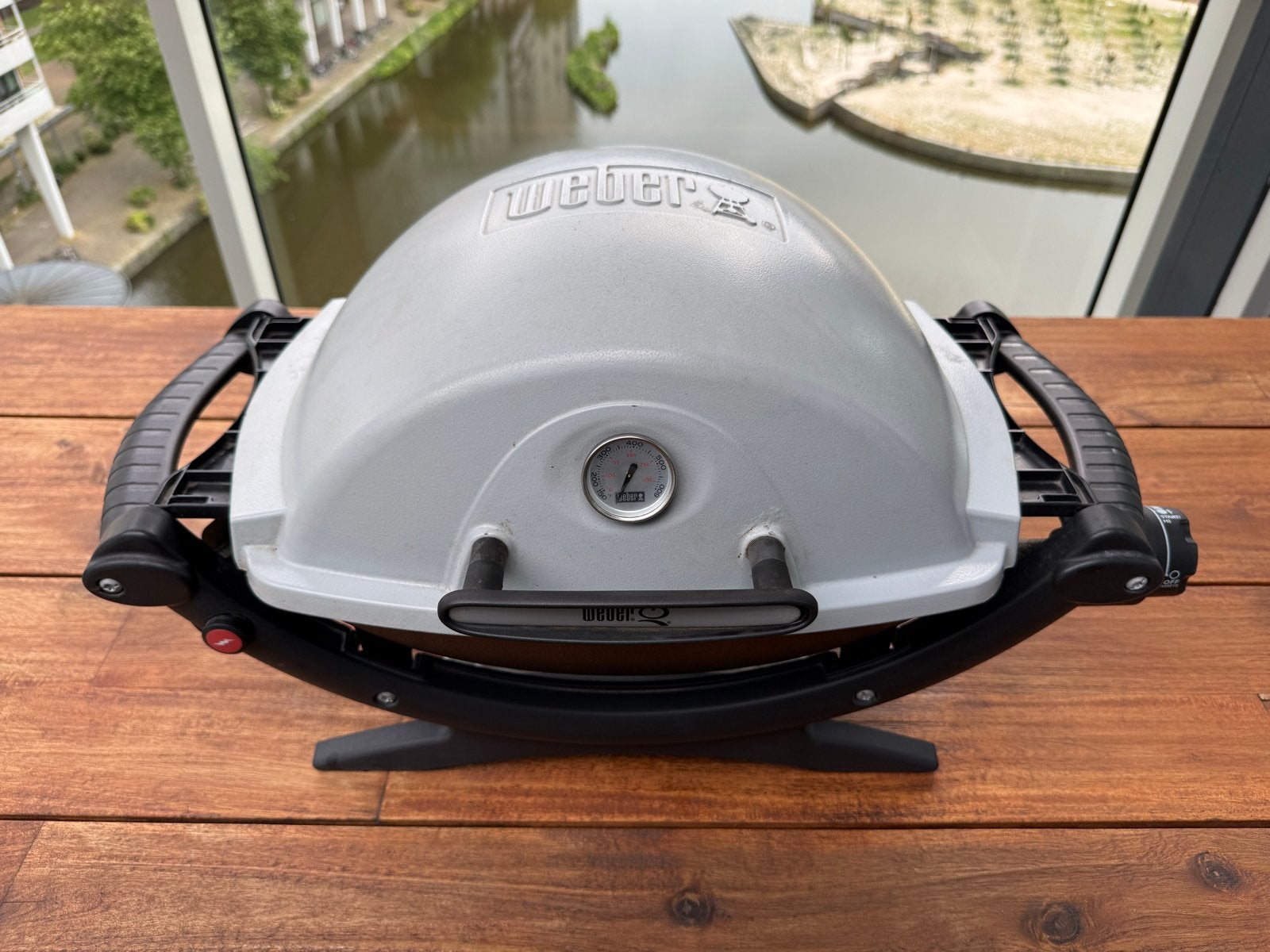 Weber Q120 gasbarbecue met hoes en accessoires, Ophalen, Zo goed als nieuw