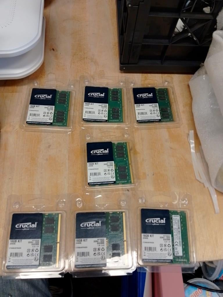 2x8 GB KIT CT8G4SFRA32A, Computers en Software, RAM geheugen, Ophalen, DDR4, Zo goed als nieuw, Laptop
