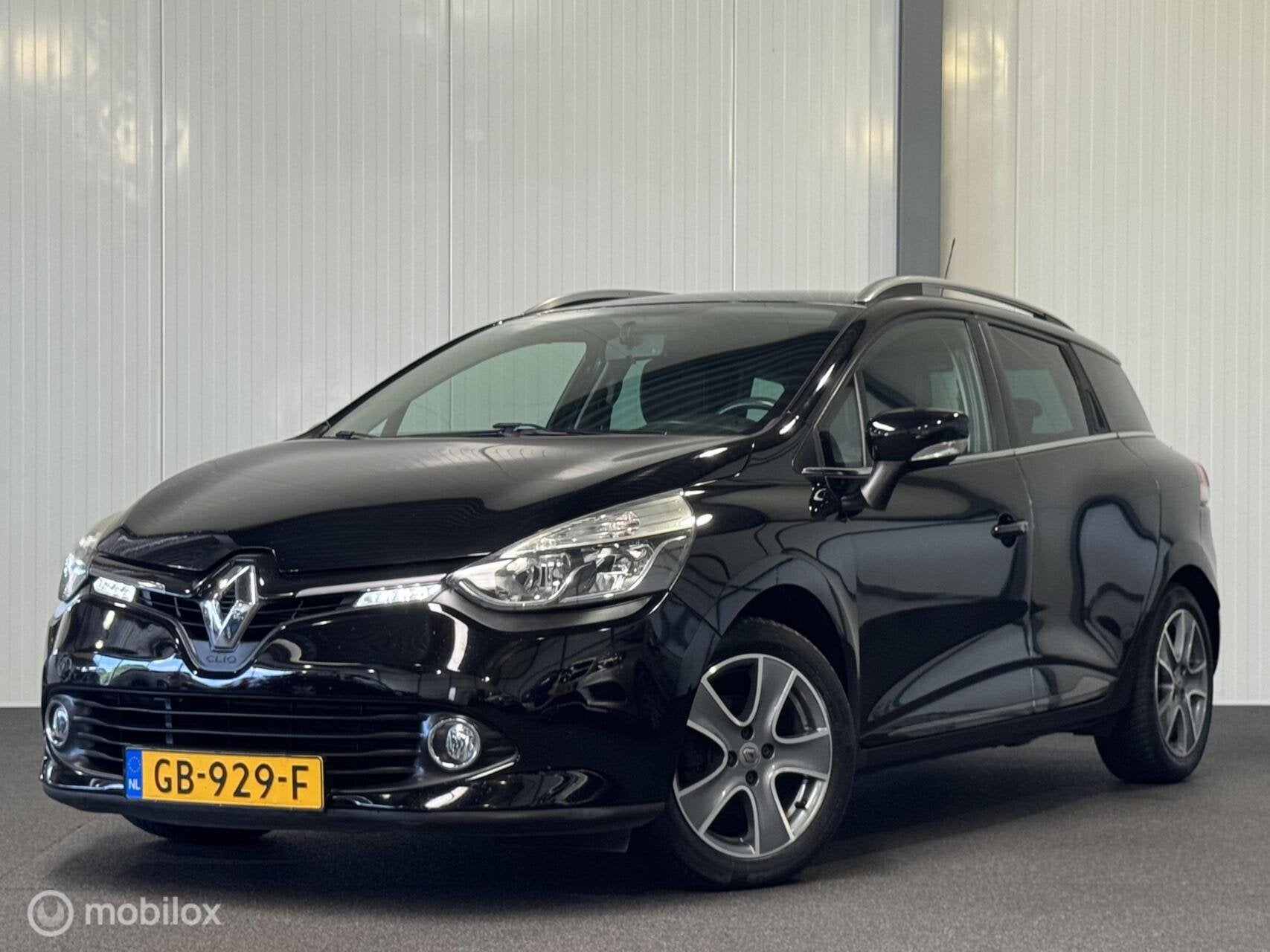Renault Clio Estate 0.9 TCe Night&Day [ NAP trekhaak navi cr, Voorwielaandrijving, USB, Zwart, Origineel Nederlands