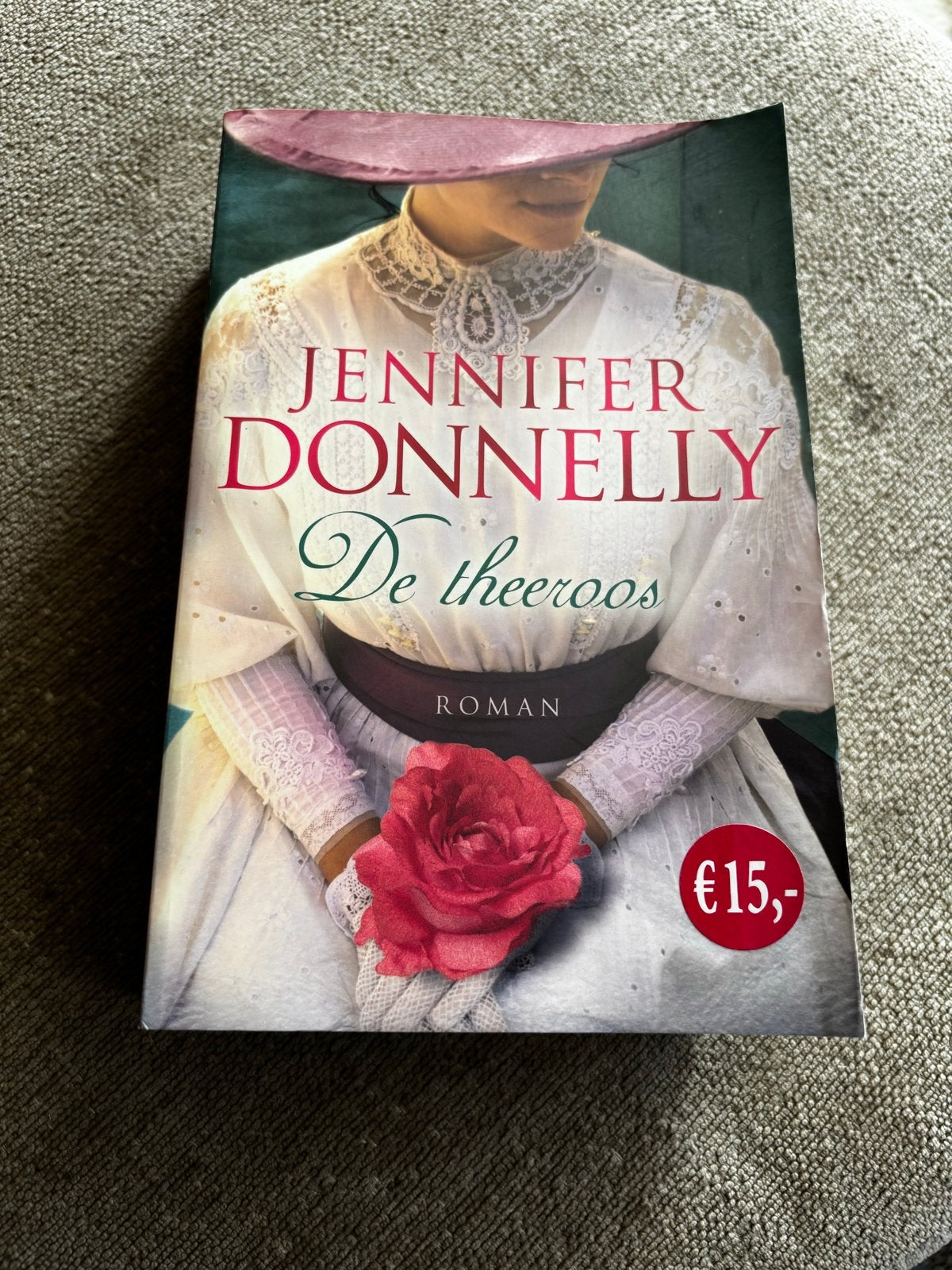 Jennifer Donnelly - De theeroos (Roman), Boeken, Ophalen of Verzenden, Gelezen, Nederland