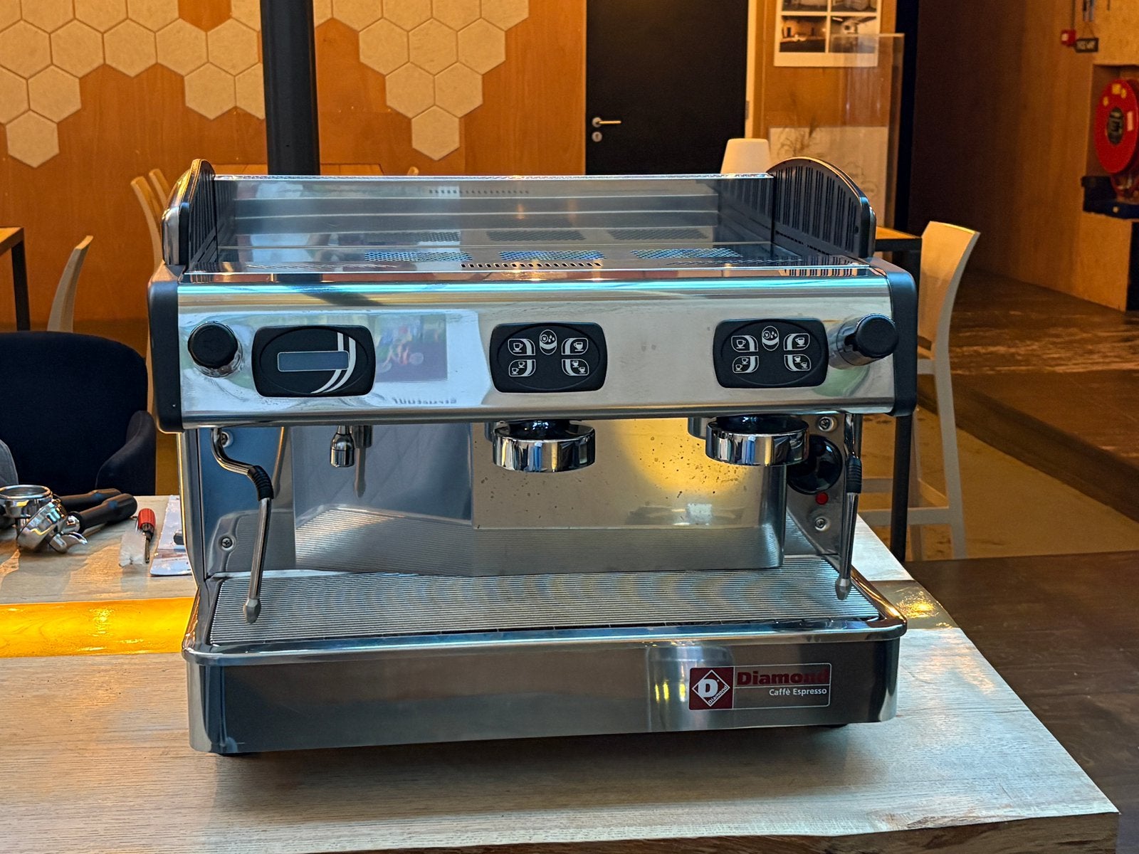 Professionele Expobar Diamond Espressomachine met molen, Espresso apparaat, 10 kopjes of meer, Gemalen koffie, Zo goed als nieuw