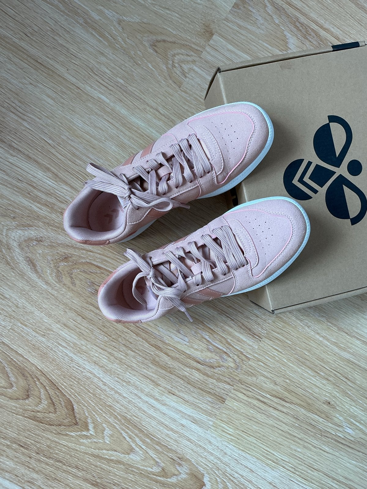 Hummel sneakers roze/koraal zgan, Ophalen of Verzenden, Zo goed als nieuw, Roze, Sneakers of Gympen