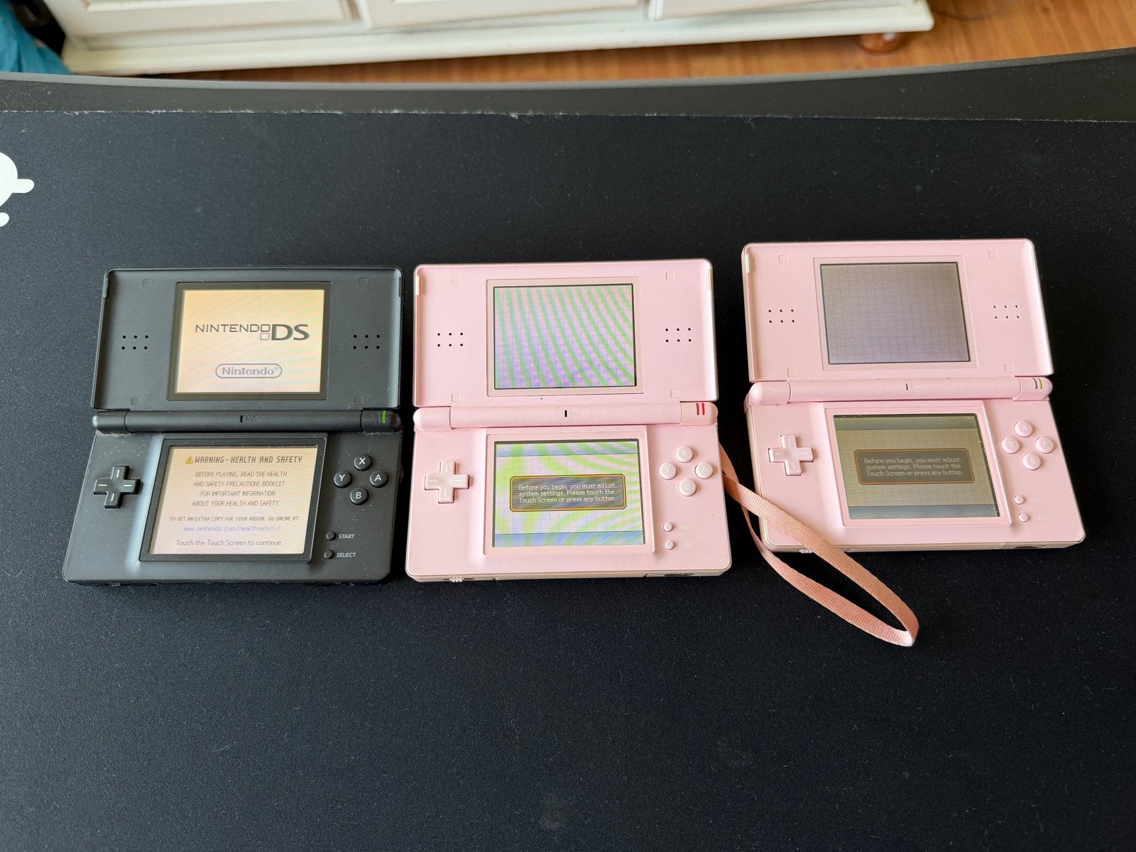 3 Nintendo DS Lite consoles + 2 opladers + Pokémon Pearl, Ophalen, Zwart, DS Lite, Gebruikt