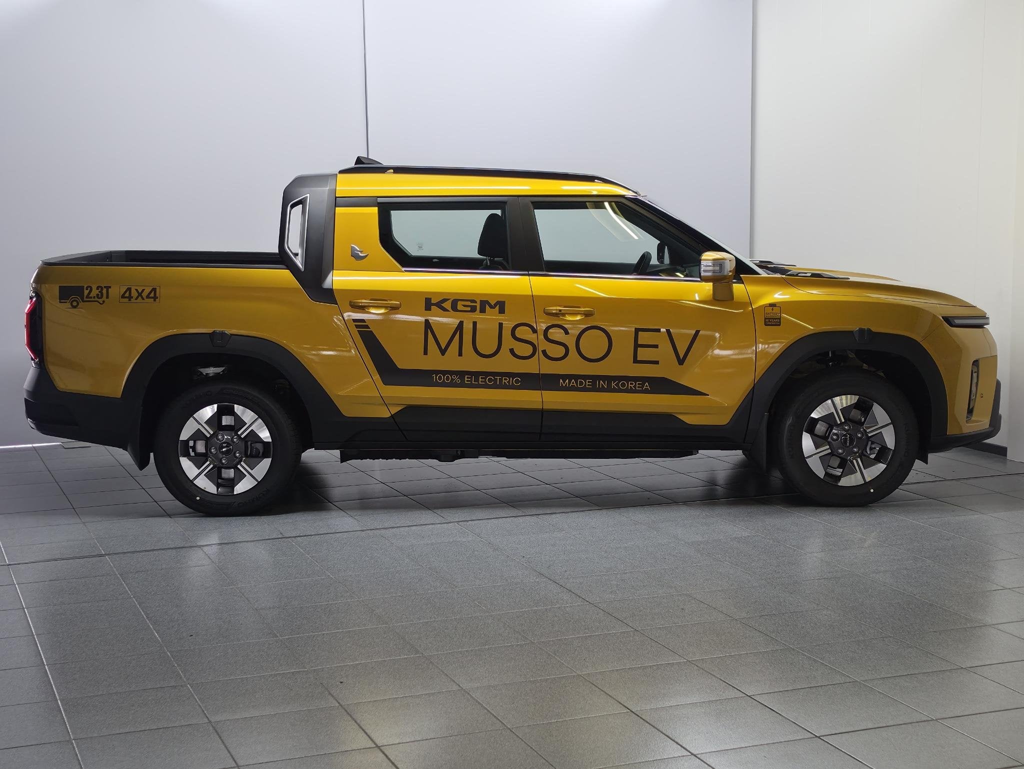 KGM Musso EV Platinum 80.6 kWh 4WD, 2300 KG Trekgewicht, Lux, Auto's, Overige Auto's, Zwart, 2260 kg, Origineel Nederlands, Parkeercamera