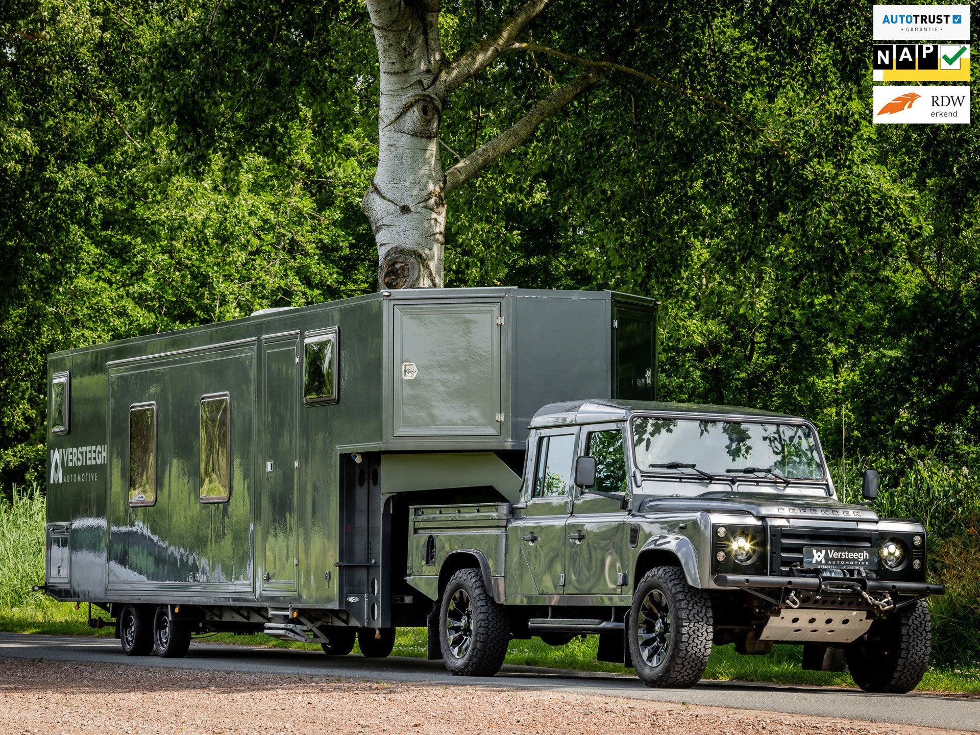 Land Rover Defender 2.2 D 130" S Crew Cab x Bolle Trailer|Zo, Auto's, Land Rover, Euro 5, Stof, Gebruikt, Zwart