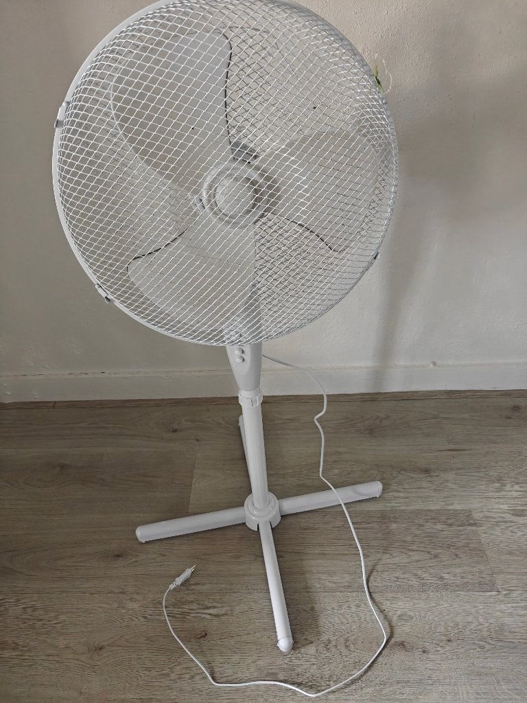 Witte staande ventilator – in hoogte verstelbaar, Ophalen, Gebruikt, Statiefventilator