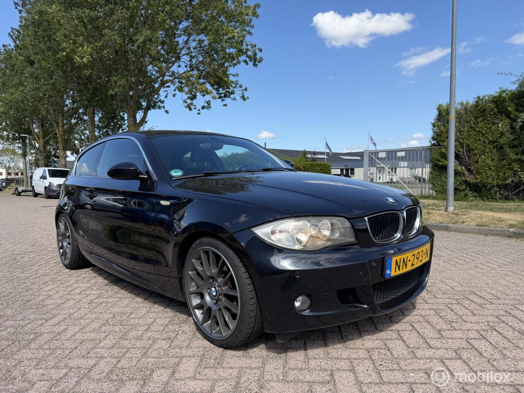 BMW 1-serie 118i M Sport Airco Trekhaak Elektrische Stoelen!, Auto's, 1-Serie, Achterwielaandrijving, 4 stoelen, Zwart