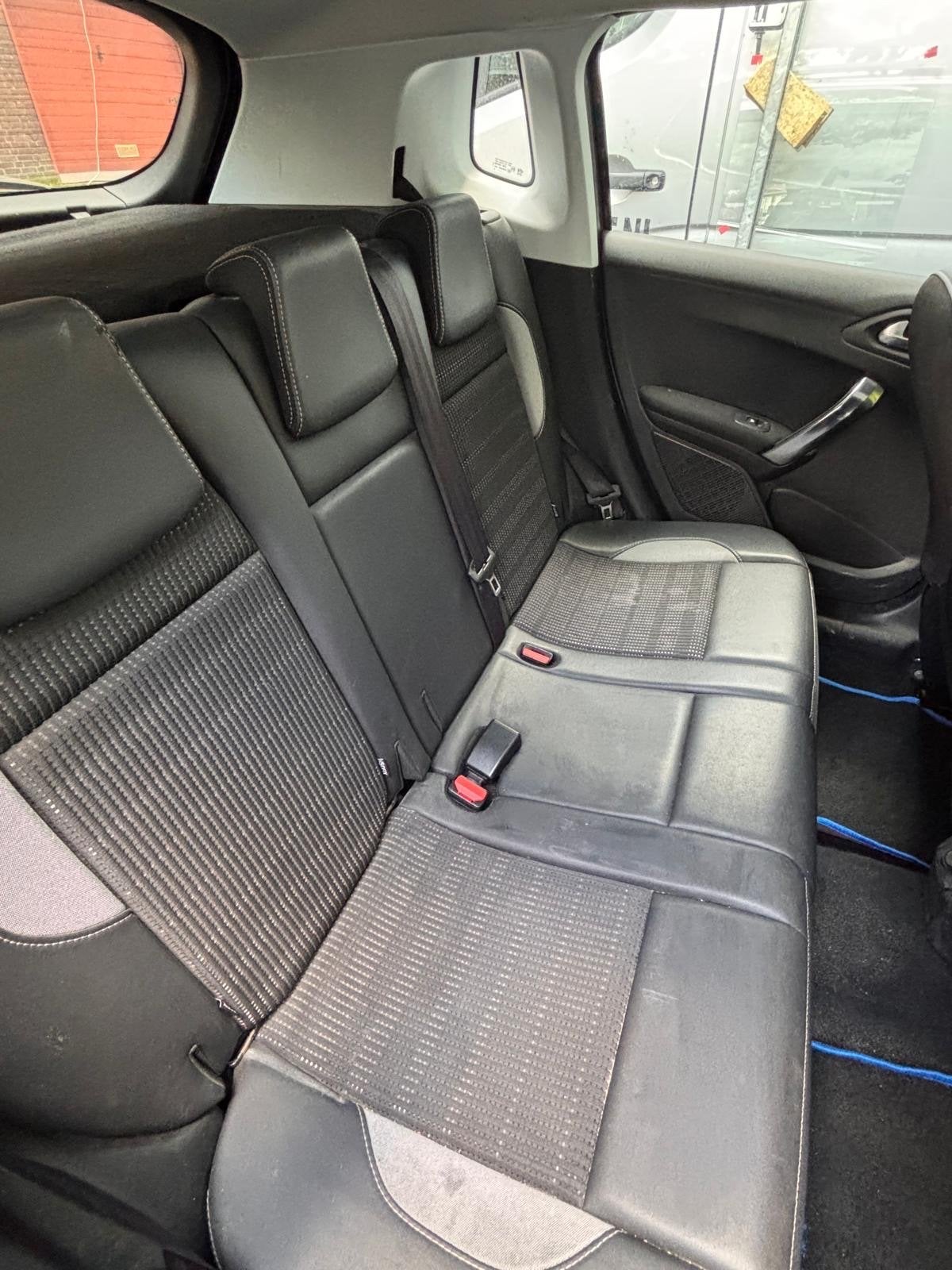 Peugeot 2008 1.2 VTI 81KW 2016 Grijs, Auto's, Peugeot, Voorwielaandrijving, 1270 kg, Handgeschakeld, 3 cilinders