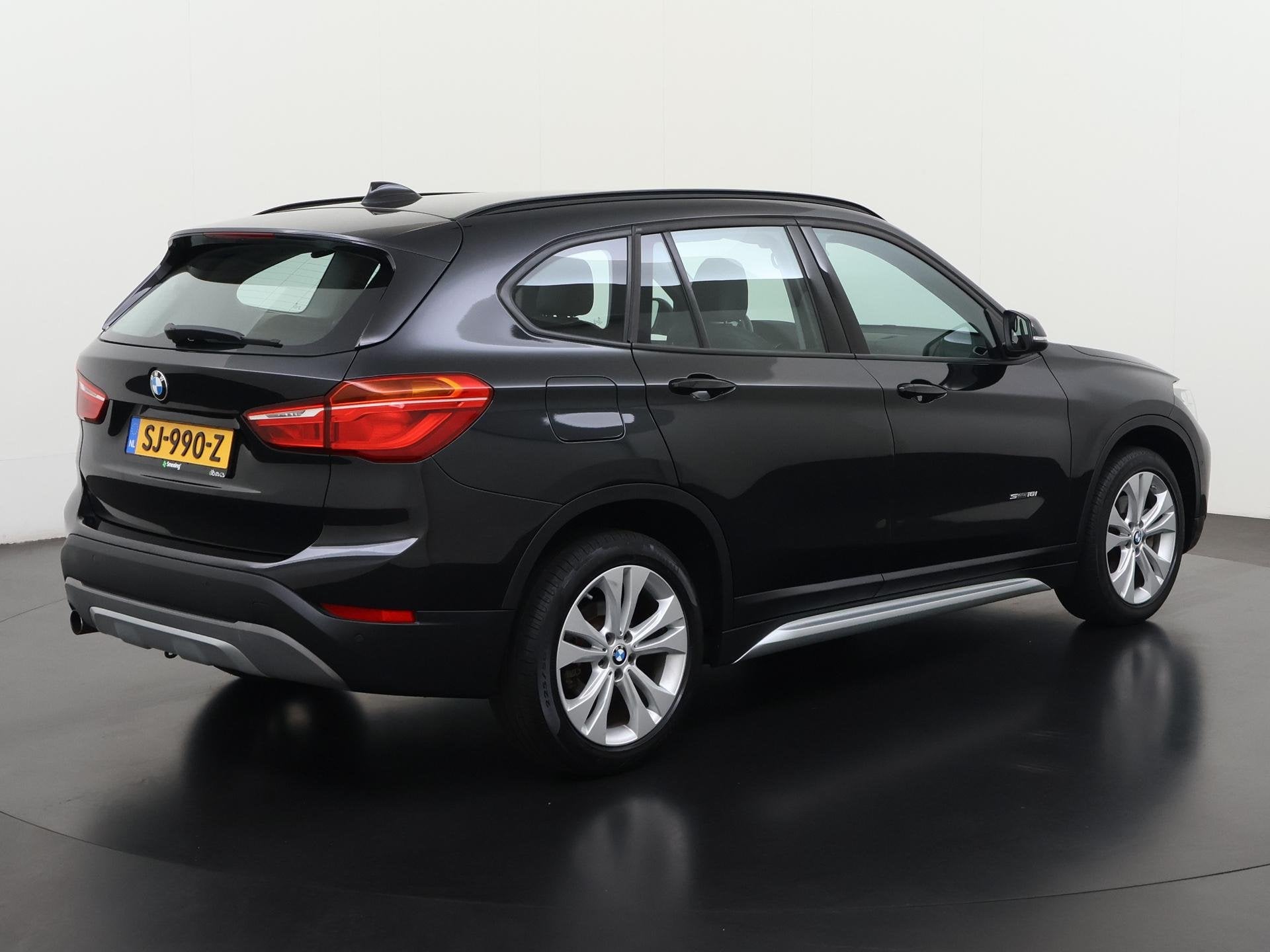 BMW X1 sDrive18i High Executive xLine | Leder | Adaptief Dem, Auto's, 136 pk, Gebruikt, Zwart, Leder