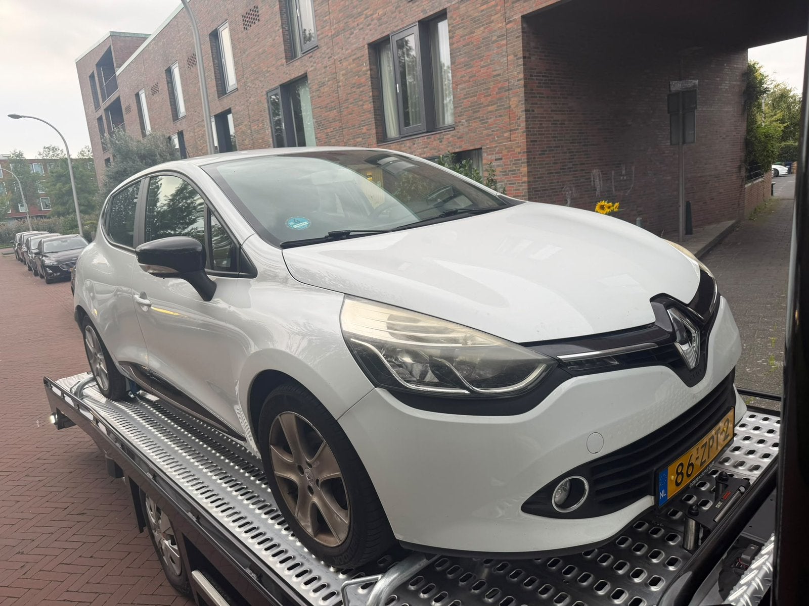 Renault voertuigen en bussen  gevraagd alles aanbieden, Voorwielaandrijving, 898 cc, Stof, 40 €/maand