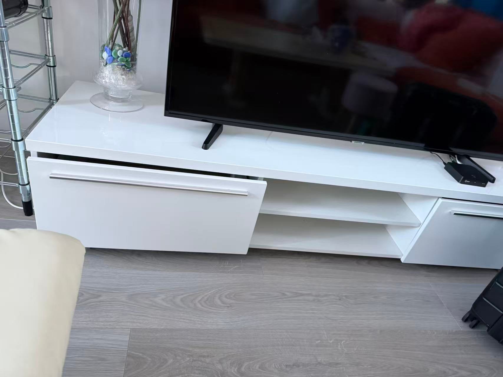 Gebruikt: brede witte tv-meubel (Jysk), Gebruikt, 100 tot 150 cm, Ophalen of Verzenden, Minder dan 100 cm