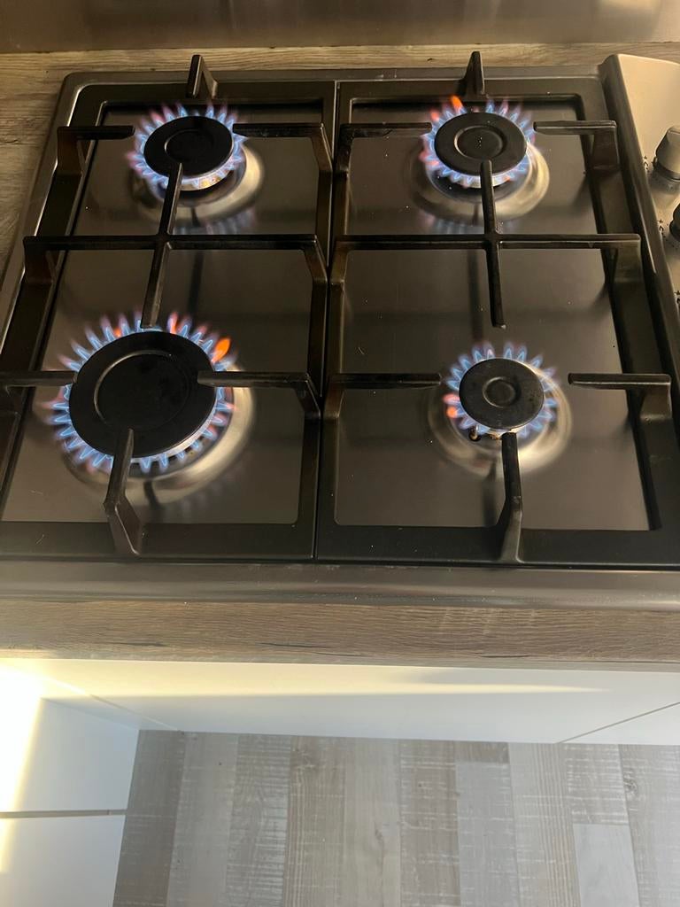 Candy Gaskookplaat met elektrische ontsteking en zware roost, Zo goed als nieuw, Inbouw, Gas, 4 kookzones