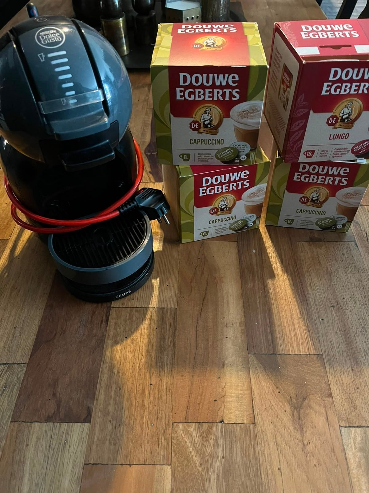 Dolce Gusto koffiezetapparaat met Douwe Egberts cups, Witgoed en Apparatuur, Koffiezetapparaten, Ophalen, Gebruikt, Koffiemachine
