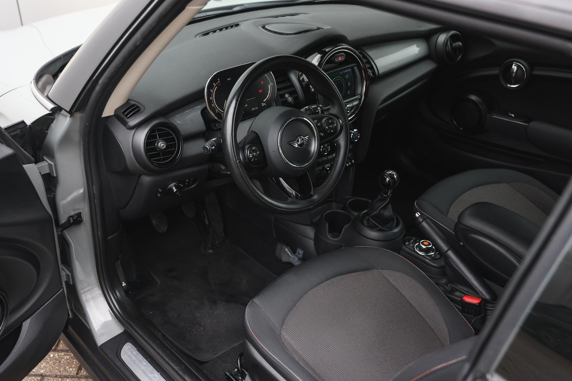 MINI Hatchback Cooper Salt / LED / Airconditioning / Cruise, Auto's, Mini, 12 maanden, Gebruikt, 4 stoelen, 49 €/maand