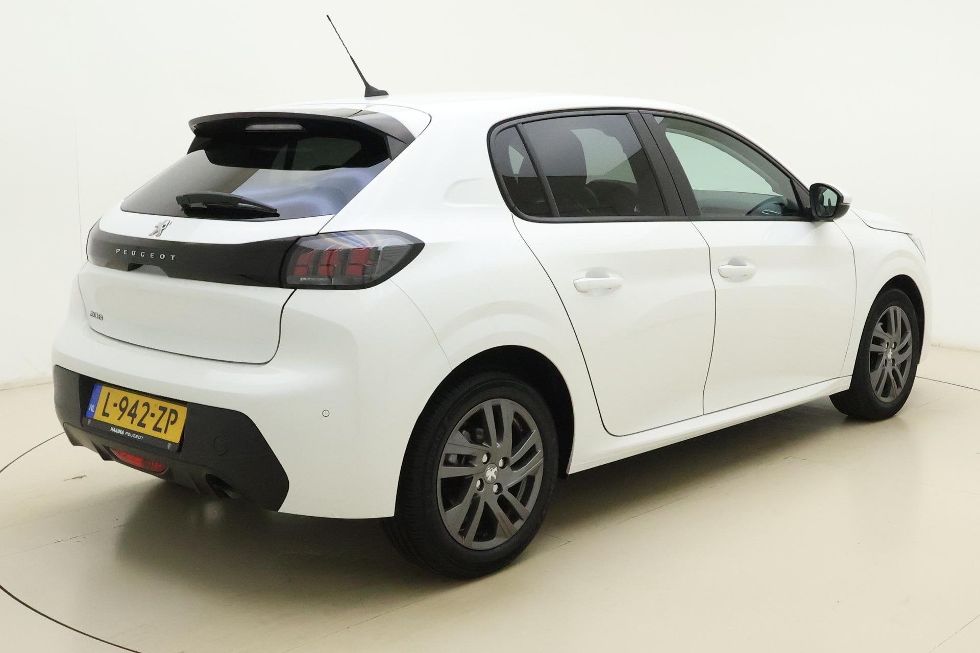 Peugeot 208 1.2 Turbo 100pk Active Pack | Navigatie | Airco, Gebruikt, Euro 6, Origineel Nederlands, Handgeschakeld