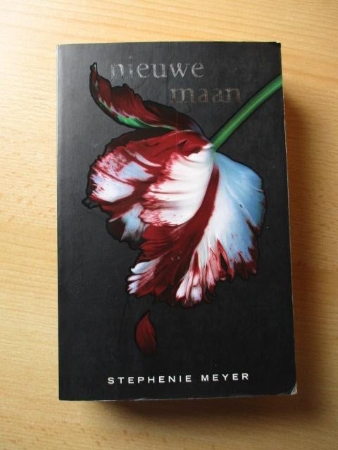 Stephenie Meyer Twilight roman paperback  Nieuwe maan, Ophalen of Verzenden, Zo goed als nieuw