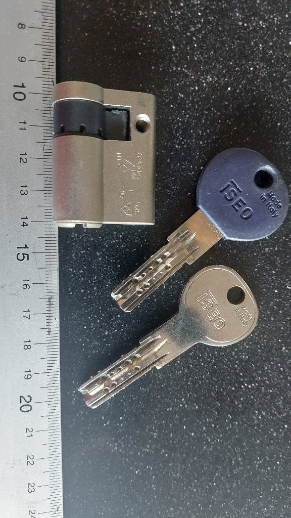 Veiligheidsslot garagedeur met 2 sleutels, Ophalen of Verzenden, Gebruikt, Slot