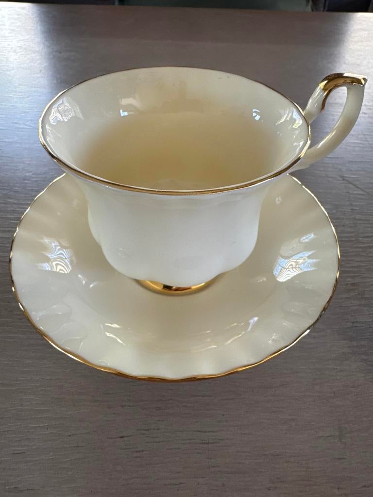 Royal Albert Affinity Gold Kop en Schotel, Ophalen of Verzenden