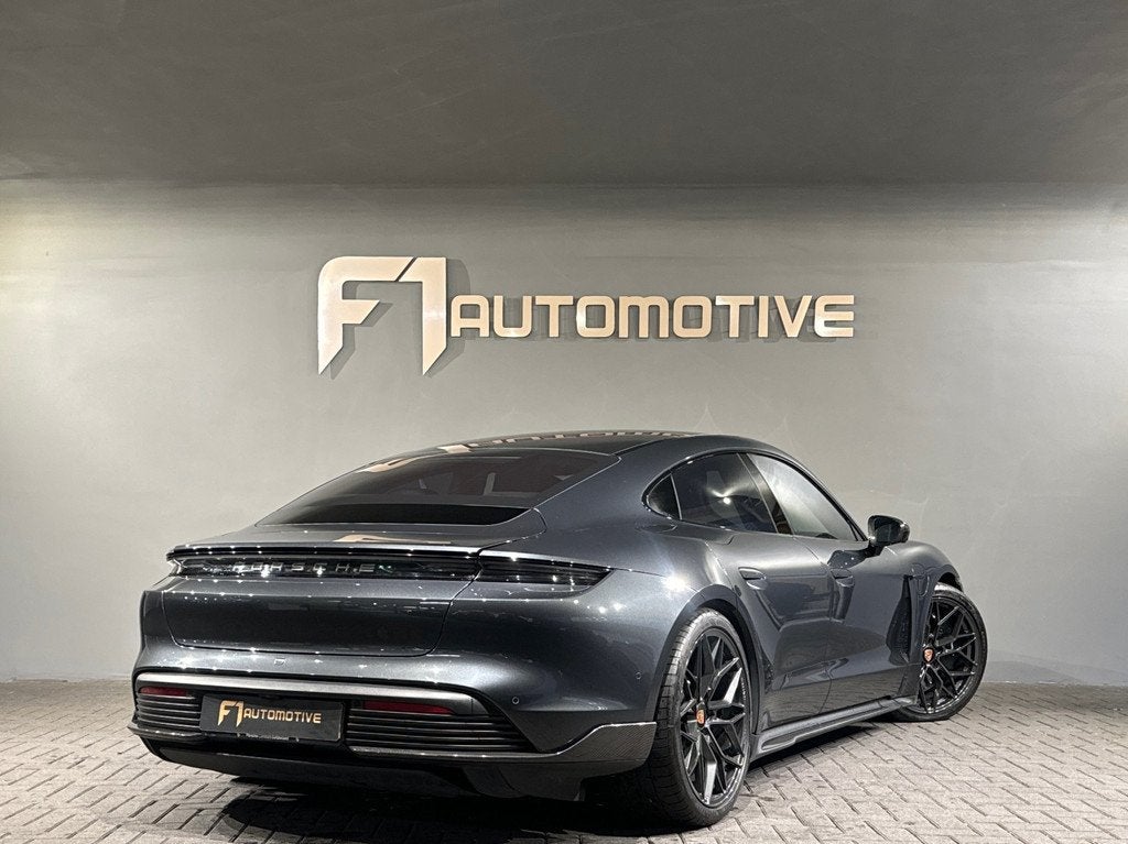 Porsche Taycan Turbo S 93 kWh Ceramic|Pano|Burmester|Carbon, Auto's, Porsche, Automaat, Zwart, 4 stoelen, 90 kWh