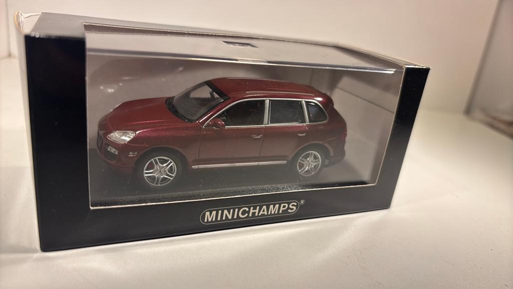Porsche cayenne gts minichamps 1.43