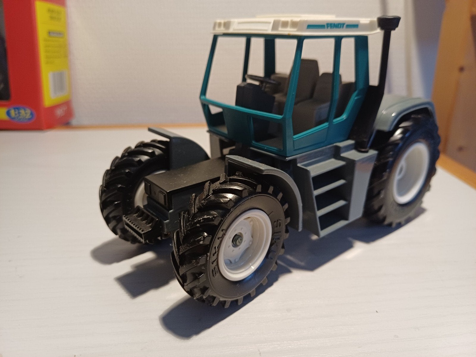 Britains Siku Fendt Xilon 524, Ophalen of Verzenden, Zo goed als nieuw, Tractor of Landbouw, Britains